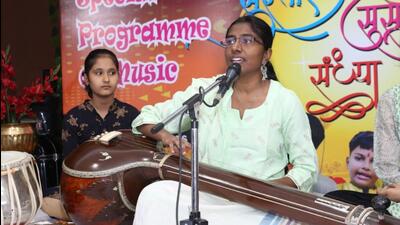 Shraddha Muralidharan performing at the Surotal Sussajjit Sandhya held in the ML Koser Indoor Auditorium in Sector 35, Chandigarh. (HT Photo)