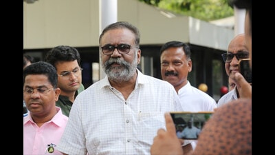 Thakur is being wooed actively by both the MVA and the BJP) (Anshuman Poyrekar/HT PHOTO) Thakur is being wooed actively by both the MVA and the BJP) (Anshuman Poyrekar/HT PHOTO)