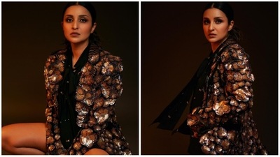 Parineeti Chopra expressed her excitement about recently winning a style award. For the event, the Ishaqzaade actor wore a textured golden metallic jacket by ace designer Manish Malhotra. (Instagram/@parineetichopra) Parineeti Chopra expressed her excitement about recently winning a style award. For the event, the Ishaqzaade actor wore a textured golden metallic jacket by ace designer Manish Malhotra. (Instagram/@parineetichopra)