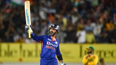 Dinesh Karthik (PTI) Dinesh Karthik (PTI)
