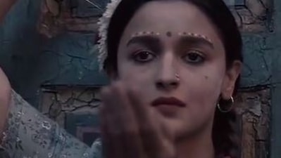 A Karachi restaurant has come under fire on social media for using a scene from Gangubai Kathiawadi to lure its customers.&nbsp;