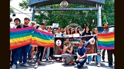 While some opposed and some supported, but in the end, love won hearts at this parade, at Shaheed Bhagat Singh College. (Photo: ShantanuBhattacharya/HT) While some opposed and some supported, but in the end, love won hearts at this parade, at Shaheed Bhagat Singh College. (Photo: ShantanuBhattacharya/HT)