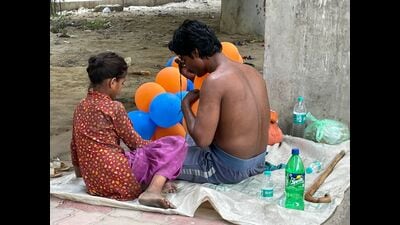 Krishna’s six-year-old daughter plays with balloons (HT photo)