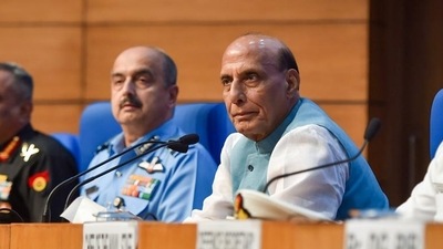 Union Defence Minister Rajnath Singh and the three service chiefs at the launch of Agnipath, the defence recruitment scheme, in New Delhi, on Tuesday. (PTI PHOTO.) Union Defence Minister Rajnath Singh and the three service chiefs at the launch of Agnipath, the defence recruitment scheme, in New Delhi, on Tuesday. (PTI PHOTO.)