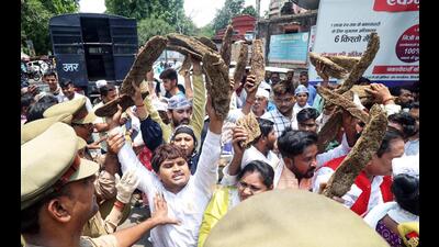 Police personnel stop Aam Aadmi Party (AAP) supporters during the protest against the Gobardhan Scheme and Agnipath scheme, at the district collectorate office, in Lucknow on Saturday. (ANI) Police personnel stop Aam Aadmi Party (AAP) supporters during the protest against the Gobardhan Scheme and Agnipath scheme, at the district collectorate office, in Lucknow on Saturday. (ANI)