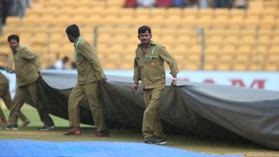 Groundsmen at M Chinnaswamy Stadium (ICC) Groundsmen at M Chinnaswamy Stadium (ICC)