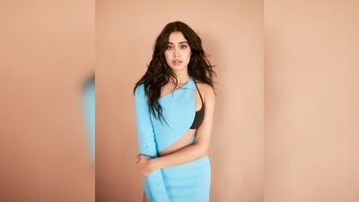 Janhvi Kapoor pulled off the glamorous look yet again like a true boss lady. (Instagram/@janhvikapoor) Janhvi Kapoor pulled off the glamorous look yet again like a true boss lady. (Instagram/@janhvikapoor)