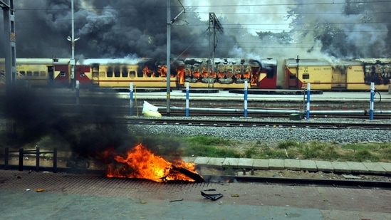 A train set on fire by a crowd against the Centre’s Agnipath at Danapur railway station on Friday.(HT_PRINT)