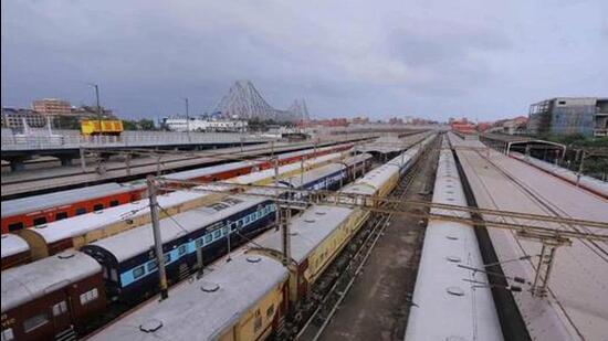Most of the trains cancelled by the Eastern Railway in view of Agnipath protests were originating from Bengal’s Howrah, India’s oldest and one of the busiest railway stations. (File)
