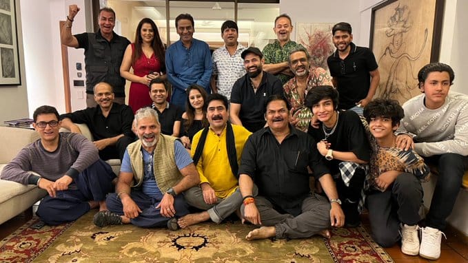 A group picture from the Lagaan reunion.&nbsp;