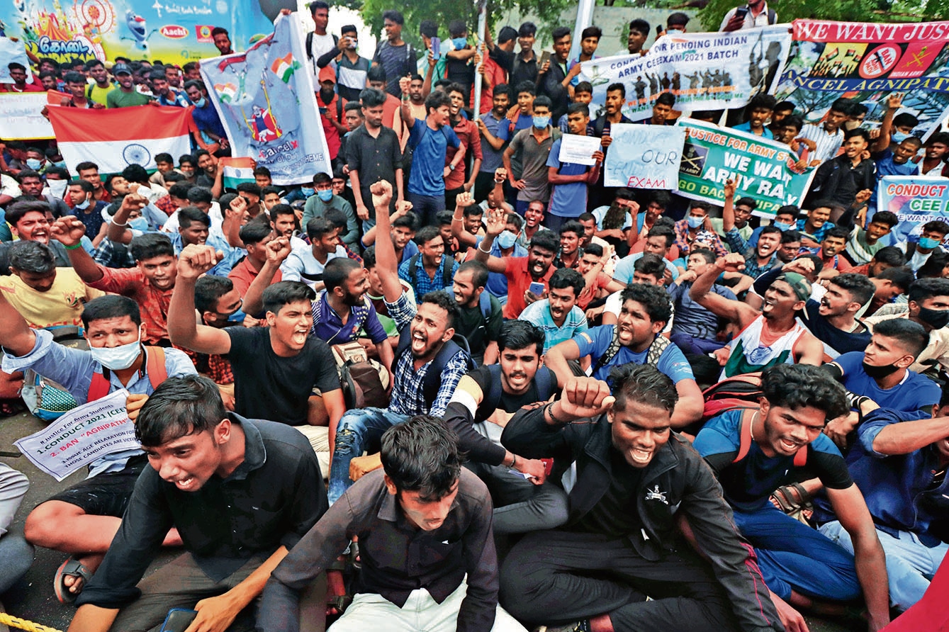 Army aspirants stage a demonstration against the Agnipath scheme, in Chennai on Saturday. (L. Anantha Krishnan) Army aspirants stage a demonstration against the Agnipath scheme, in Chennai on Saturday. (L. Anantha Krishnan)