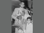 Anand Mahindra with his father Harish Mahindra. (Twitter/@anandmahindra) Anand Mahindra with his father Harish Mahindra. (Twitter/@anandmahindra)