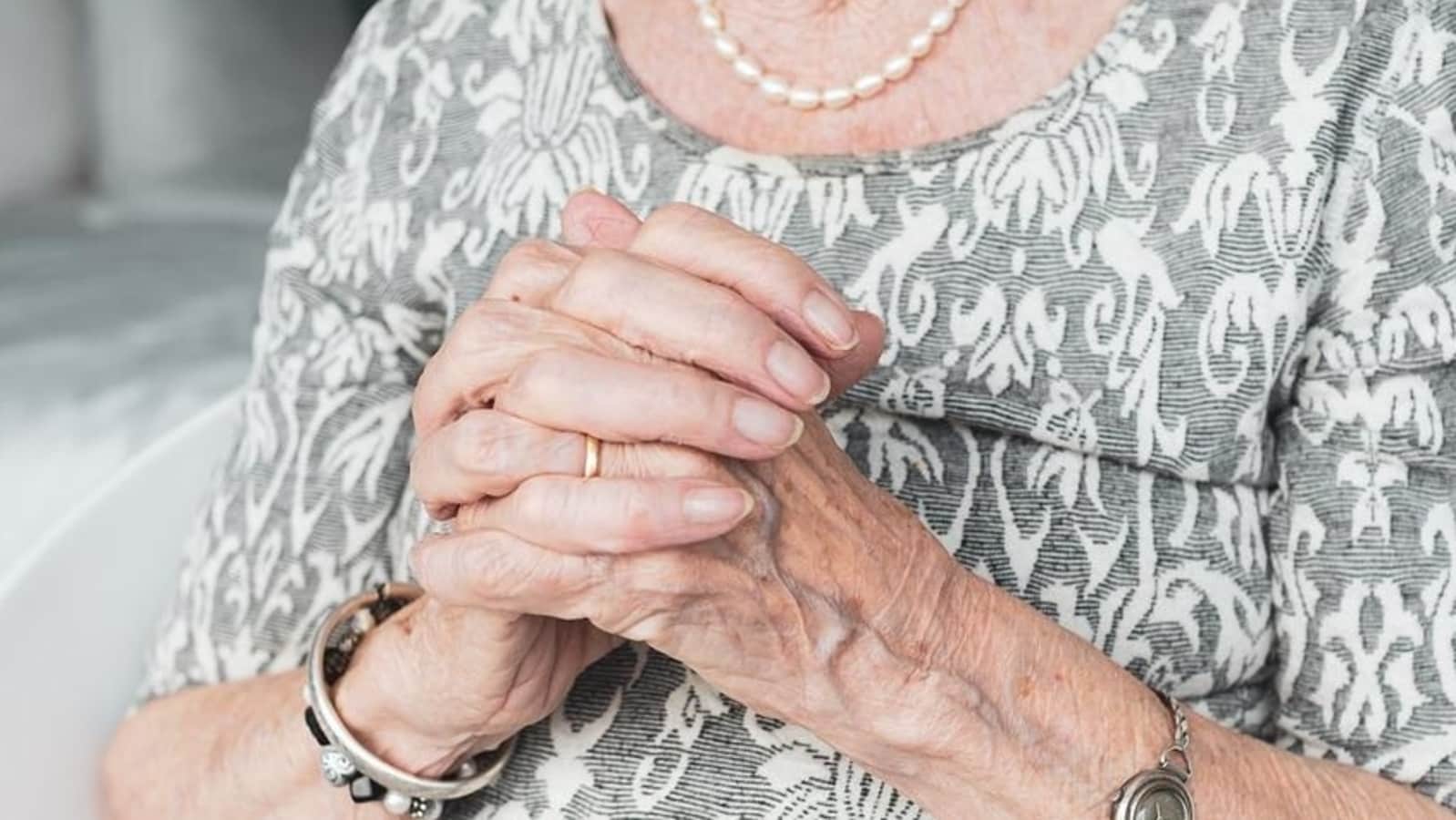 Losing grandmother can lead to repercussions for loved ones, says study