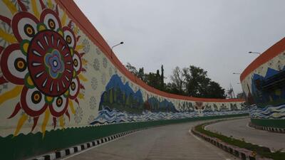 There are six underpasses -- four on Mathura Road, one on Bhairon Marg, and one at the intersection of Ring Road and Bhairon Marg -- constructed as part of the project. The 1.5 km long tunnel has artwork depicting the six seasons. (ARVIND YADAV/HT PHOTO.) There are six underpasses -- four on Mathura Road, one on Bhairon Marg, and one at the intersection of Ring Road and Bhairon Marg -- constructed as part of the project. The 1.5 km long tunnel has artwork depicting the six seasons. (ARVIND YADAV/HT PHOTO.)