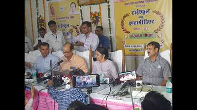 UP Board officials declaring the high school exam-2022 results in Prayagraj on Saturday. (HT file photo) UP Board officials declaring the high school exam-2022 results in Prayagraj on Saturday. (HT file photo)