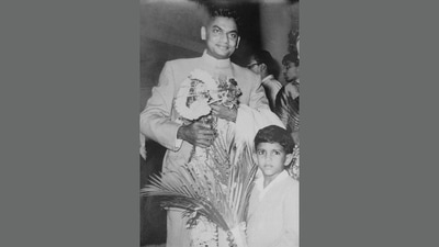 Anand Mahindra with his father Harish Mahindra. (Twitter/@anandmahindra) Anand Mahindra with his father Harish Mahindra. (Twitter/@anandmahindra)