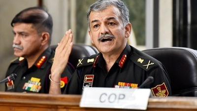 Lt General Anil Puri addressing a press conference on Agnipath scheme in New Delhi. (Sanjeev Verma/Hindustan Times) Lt General Anil Puri addressing a press conference on Agnipath scheme in New Delhi. (Sanjeev Verma/Hindustan Times)