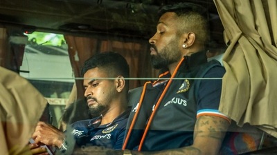 Shreyas Iyer and Hardik Pandya inside team bus as the Indian unit arrives in Visakhapatnam (PTI)