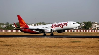 FILE PHOTO: A SpiceJet passenger Boeing 737-800 aircraft takes off from Sardar Vallabhbhai Patel international airport in Ahmedabad, India May 19, 2016. REUTERS/Amit Dave (REUTERS)