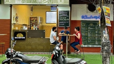 The new thing about Lado Sarai is the increasing visibility of cool sidewalk cafés, a pandemic era development, as suggested by an eatery owner. (HT) The new thing about Lado Sarai is the increasing visibility of cool sidewalk cafés, a pandemic era development, as suggested by an eatery owner. (HT)