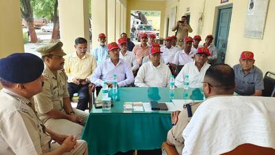 Ex-servicemen submit a memorandum, seeking action against youths who are protesting against the Agnipath scheme. (Sourced) Ex-servicemen submit a memorandum, seeking action against youths who are protesting against the Agnipath scheme. (Sourced)