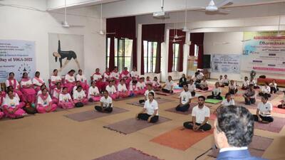 The programme, ‘Health, harmony and happiness: A yogic way’ was organised at Government College of Yoga Education and Health, Chandigarh, in collaboration with the ministry of information and broadcasting, Chandigarh Outreach Bureau and Indian Council of Social Science Research’s (ICSSR’s) north western regional centre, Panjab University and department of social welfare. (HT PHOTO)