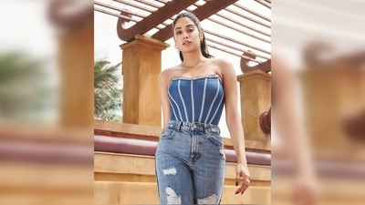Janhvi Kapoor opted for the fresh face dewy makeup to complement her casual yet uber trendy look. (Instagram/@janhvikapoor) Janhvi Kapoor opted for the fresh face dewy makeup to complement her casual yet uber trendy look. (Instagram/@janhvikapoor)