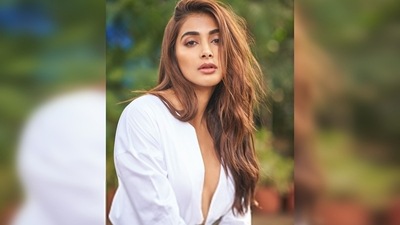 Pooja Hegde casts a spell on her fans with her dreamy eyes locked at the camera and giving a sensuous pose. (Instagram/@hegdepooja) Pooja Hegde casts a spell on her fans with her dreamy eyes locked at the camera and giving a sensuous pose. (Instagram/@hegdepooja)