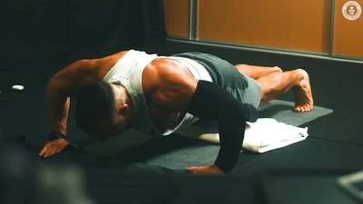 The image, taken from the YouTube video posted by Guinness World Record, shows Daniel Scali doing push-ups. (YouTube/@Guinness World Record) The image, taken from the YouTube video posted by Guinness World Record, shows Daniel Scali doing push-ups. (YouTube/@Guinness World Record)