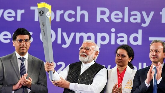PM Modi launches the torch relay for 44th Chess Olympiad, in New Delhi, on June 19, 2022. Indian chess grandmaster Viswanathan Anand, Union minister Anurag Thakur and FIDE President Arkady Dvorkovich are also seen.&nbsp;(PTI)