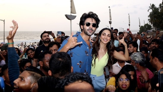 Kartik Aaryan and Kiara Advani during one of Bhool Bhulaiyaa 2 promotions. (ANI)(Sunil Khandare)