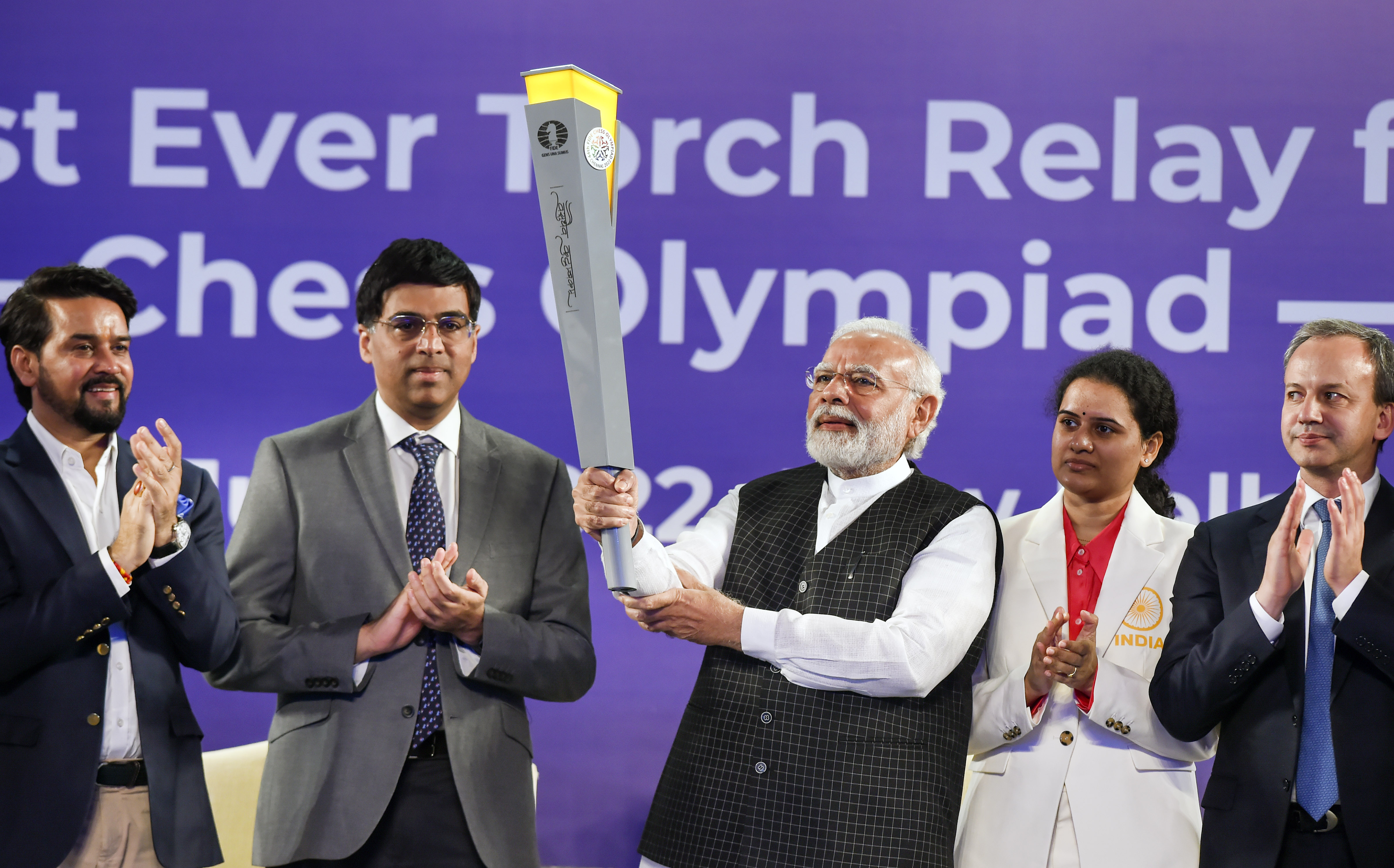 PM Modi launches the torch relay for 44th Chess Olympiad, in New Delhi, on June 19, 2022. Indian chess grandmaster Viswanathan Anand, Union minister Anurag Thakur and FIDE President Arkady Dvorkovich are also seen.&nbsp; (PTI)
