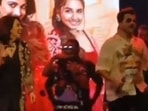 Neetu Kapoor and Anil Kapoor danced to Rishi Kapoor's Ek Main Aur Ekk Tu.