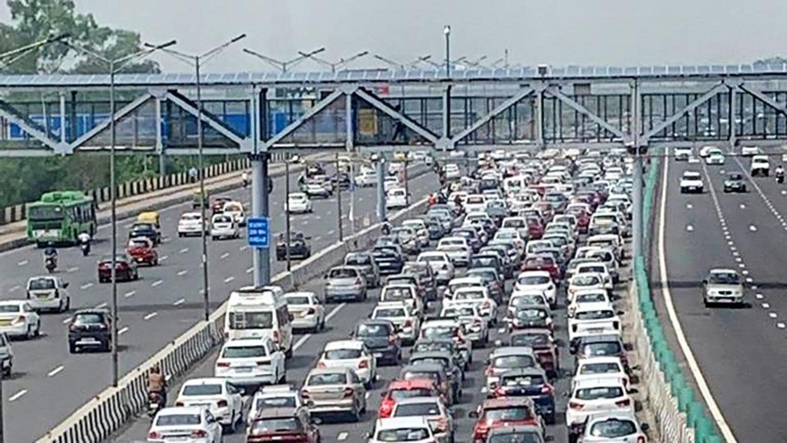 Security checks slow down traffic at Delhi-Noida border | Latest News ...