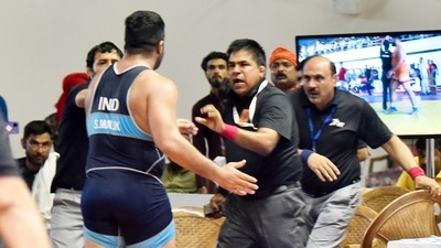 Wrestler Satender Malik assaults referee Jagbir Singh during the national trails to pick the men's wrestling squad for the Commonwealth Games. (Sanjeev Verma/HT Photo) Wrestler Satender Malik assaults referee Jagbir Singh during the national trails to pick the men's wrestling squad for the Commonwealth Games. (Sanjeev Verma/HT Photo)