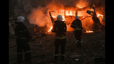 Firefighters work at the site of fire after Russian shelling in Mykolaiv, Ukraine, June 18, 2022 (AP) Firefighters work at the site of fire after Russian shelling in Mykolaiv, Ukraine, June 18, 2022 (AP)
