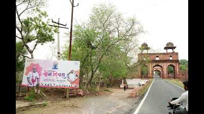 Entrance Gate of Fatehpur Sikri complex, the venue for the International Yoga Day celebration. (HT PHOTO)