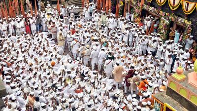 Pune police commissionerate has started a ‘Live Wari Tracking’ facility to provide live information about the movement of palkhis. (HT)