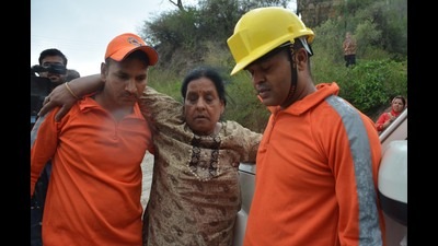 Goel, who was on a two-day visit to the hill state with nine other members of her family, had intended to return to Delhi the same evening, but as luck would have it the entire family spent the day suspended mid-air due to a technical snag in the trolley’s shaft, waiting for help to arrive. (Sant Arora/HT) Goel, who was on a two-day visit to the hill state with nine other members of her family, had intended to return to Delhi the same evening, but as luck would have it the entire family spent the day suspended mid-air due to a technical snag in the trolley’s shaft, waiting for help to arrive. (Sant Arora/HT)