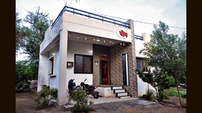 The residence of the older brother where three of the nine bodies were recovered on Monday in Sangli. (UDAY DEOLEKAR/HT PHOTO) The residence of the older brother where three of the nine bodies were recovered on Monday in Sangli. (UDAY DEOLEKAR/HT PHOTO)