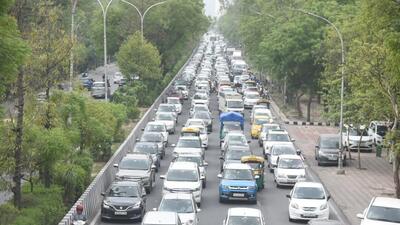 Traffic at a standstill in Noida due to heightened border checks on Monday. (Sunil Ghosh/ HT) Traffic at a standstill in Noida due to heightened border checks on Monday. (Sunil Ghosh/ HT)