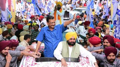 Arvind Kejriwal, along with Punjab chief minister Bhagwant Mann, held a roadshow in support of Gurmail Singh, who is AAP’s candidate for the June 23 Sangrur Lok Sabha bypoll. (HT Photo) Arvind Kejriwal, along with Punjab chief minister Bhagwant Mann, held a roadshow in support of Gurmail Singh, who is AAP’s candidate for the June 23 Sangrur Lok Sabha bypoll. (HT Photo)
