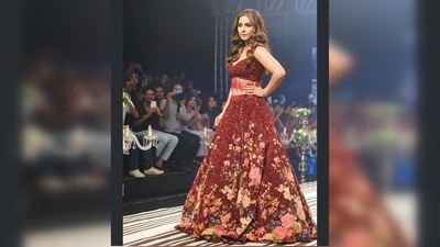 The crowd started cheering for the actor when the host called out Hina Khan's name and the rest is history. (Instagram/@realhinakhan) The crowd started cheering for the actor when the host called out Hina Khan's name and the rest is history. (Instagram/@realhinakhan)