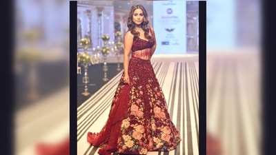 Hina Khan recently turned muse for Asopalav and walked the ramp in a lehenga set from the designer's bridal collection. (Instagram/@realhinakhan) Hina Khan recently turned muse for Asopalav and walked the ramp in a lehenga set from the designer's bridal collection. (Instagram/@realhinakhan)