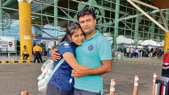 Manu Bhaker with her father Ramkishan Bhaker (File Photo)