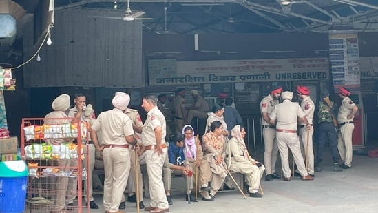 In the wake of the Bharat Bandh call, heavy Police was deployed at various parts of the country including raillways stations and key highways.(HT Photo)