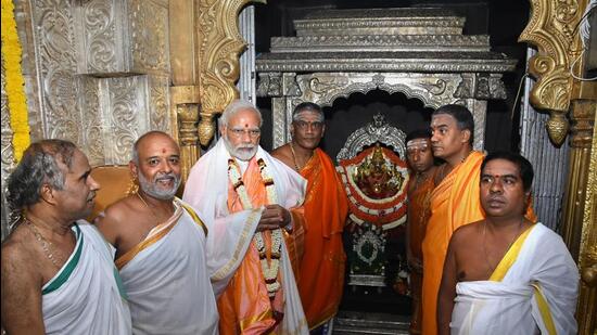 Prime Minister Narendra Modi visits the Sri Chamundeshwari temple atop Chamundi Hills, in Mysuru district. He will take part in the eight International Yoga Day celebrations in the district on Tuesday. (PTI)