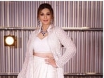 Sonali Bendre did the bravest thing ever – she portrayed her guts by deciding to step out in the monsoon in an all-white attire. The actor, who keeps portraying her sense of sartorial fashion with snippets from her fashion photoshoots, gave us fresh fashion goals to conquer. On Tuesday, Sonali drove our midweek blues away with a slew of pictures of herself decked up in spotless white.