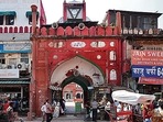 Portions of the Fatehpuri Masjid have fallen from disrepair, while some others have started to crack.(Amal KS/ HT Photo) Portions of the Fatehpuri Masjid have fallen from disrepair, while some others have started to crack.(Amal KS/ HT Photo)