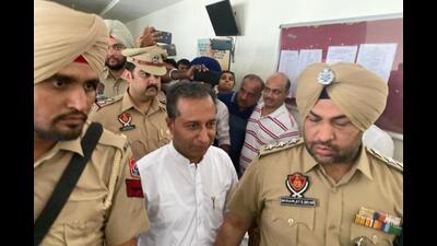 HC seeks Punjab government’s response on ex-min Vijay Singla’s bail plea HC seeks Punjab government’s response on ex-min Vijay Singla’s bail plea